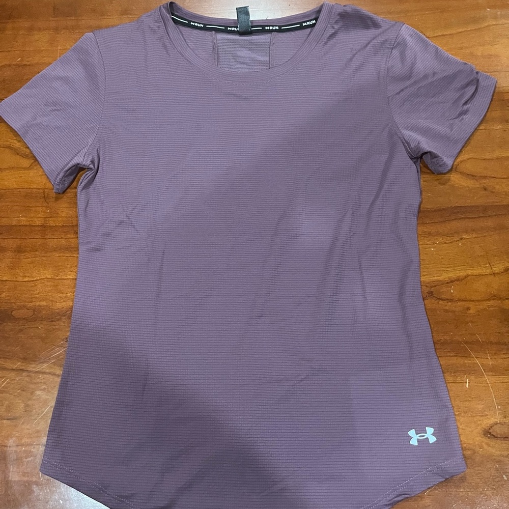 Under Armour purple UA Short Sleeve Shirt NEW Size Small